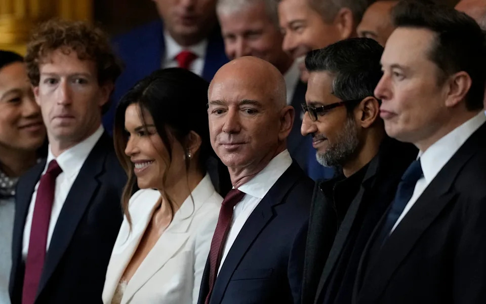 Trump attacks Bezos in row over tariffs